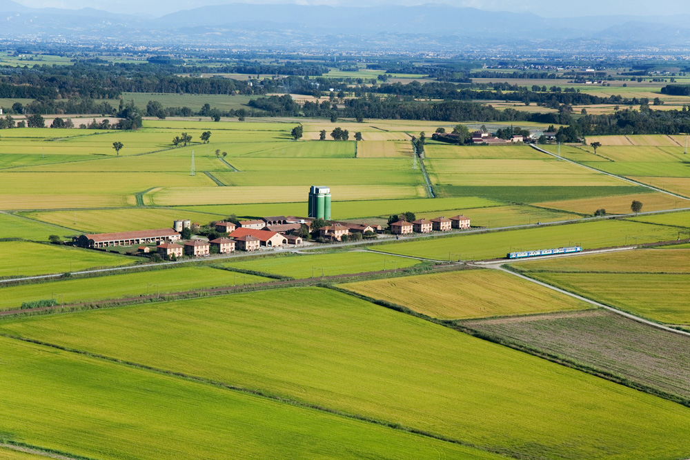 17 -Oltre l’80% dell’acqua immessa in una risaia viene restituita al sistema, a beneficio delle attività sul territorio e dei centri abitati